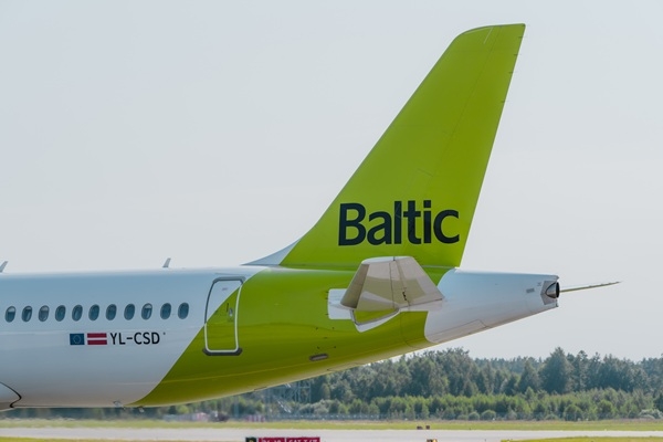 «airBaltic» turpina piešķirt nosaukumus savām lidm