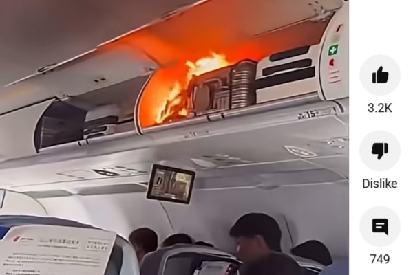 «Air China» lidmašīnā aizdegas litija akumulators,