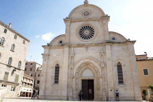 Svētā Jēkaba katedrāle Šibenikā – izcils gotikas u