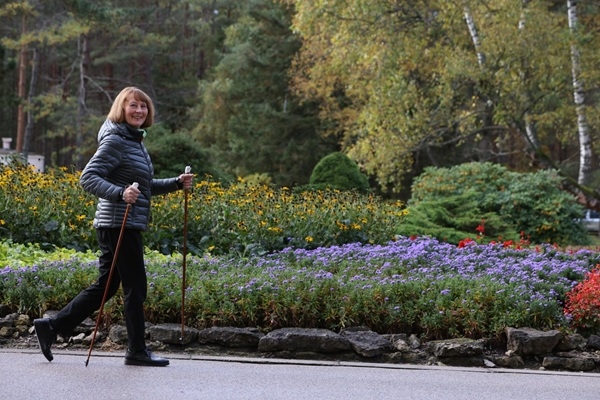 Ar kājām uz augšu, lai mugurai vieglāk! Kā Akvelīn
