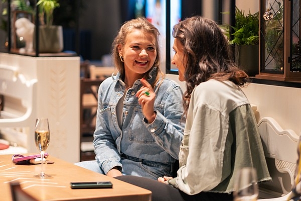 Slavenības līksmo LIDO restorāna atklāšanā t/c «Do