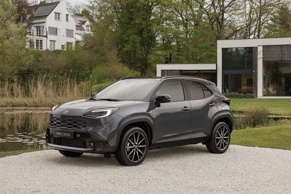 Atjauninātais «Toyota Yaris Cross» drīzumā nonāks Latvijas dīleru salonos