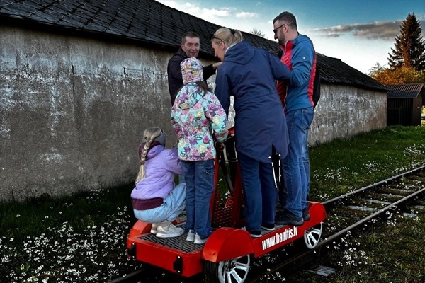 Svinam vasaru Gulbenes dzelzceļa mezglā!
