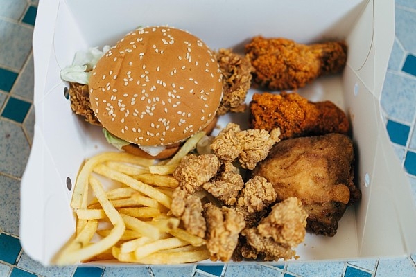 Dānijā tiek slēgti visi «KFC» ātrās ēdināšanas res