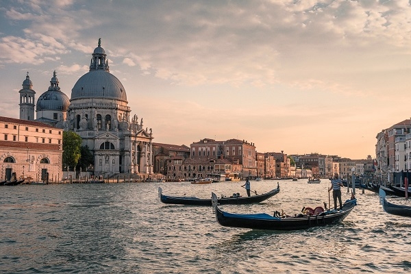 Venēcija dažās dienās iekasē teju miljonu no tūristiem