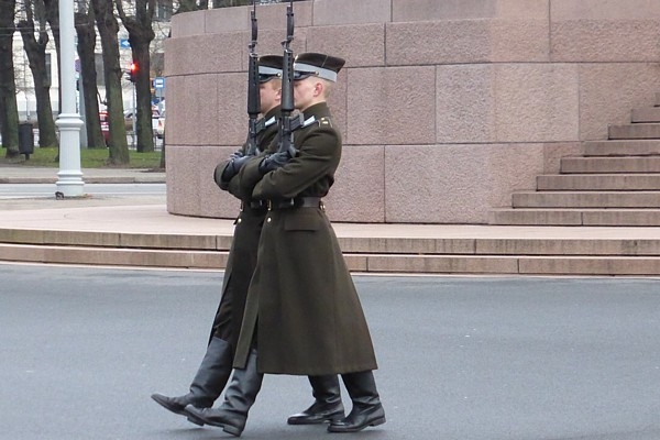 10. jūlijs vēsturē: Latvijas armija svin dzimšanas dienu