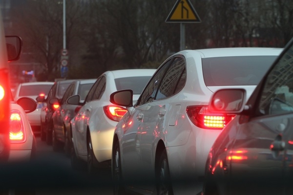 Tallinā kameras fiksēs automašīnas, kas brauc pa s