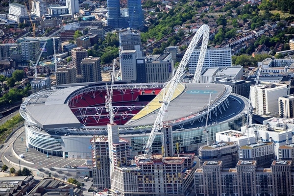 Vemblija stadions Londonā: Tur