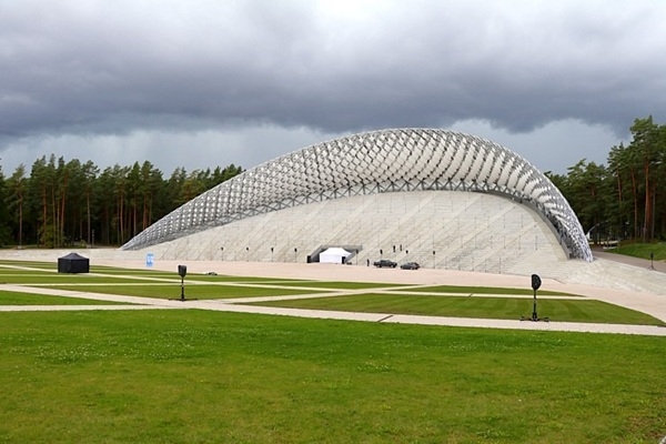 30. aprīlis vēsturē: Domnieki nobalso par Mežapark