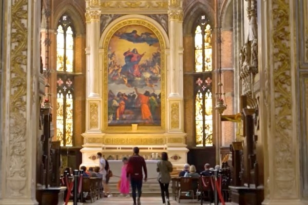 19. maijs vēsturē: Venēcijas Santa Maria Gloriosa dei Frari bazilikā izvieto slaveno Ticiāna gleznu «Assunta»