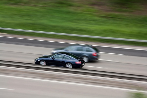 Sodi par ātruma pārsniegšanu Baltijā: kas jāzina, braucot ar nomas auto?