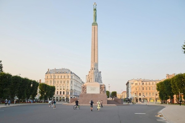 24. jūlijs vēsturē: Atklāj restaurēto Brīvības pie
