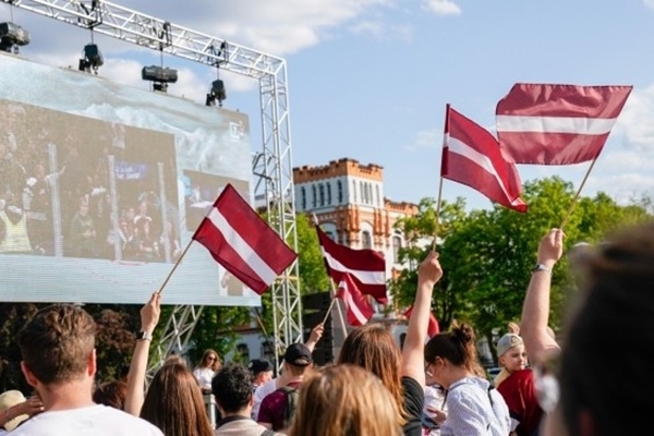 EuroBasket laikā āra kafejnīcās Rīgā varēs izvieto