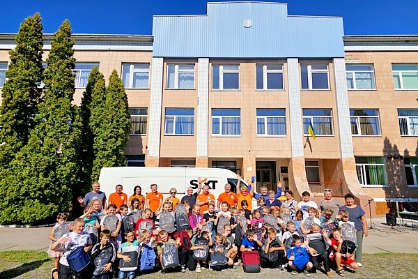 Travelnews.lv Ukrainā: «Skolas somas Ukrainai» jeb