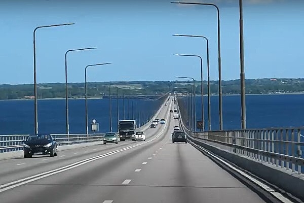 30. septembris vēsturē: Ēlandes tilts, kas savieno