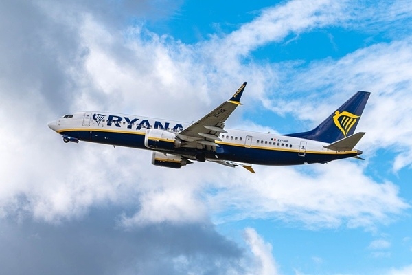 «Ryanair» paziņo par lidojumu samazināšanu uz Tall