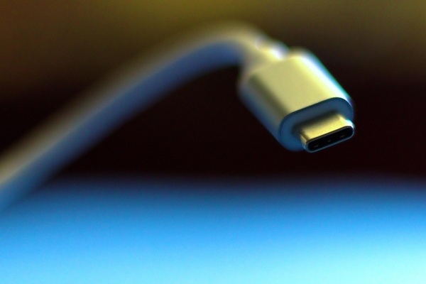 Eksperti: Nekad nelādējiet telefonu publiskos USB 