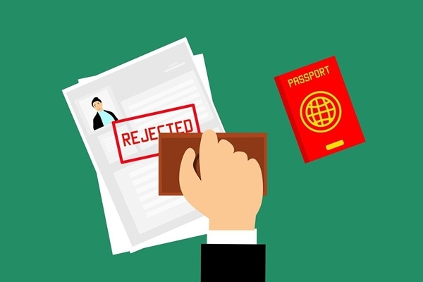 ES pārtrauc vairākkārtējo vīzu izsniegšanu Krievij