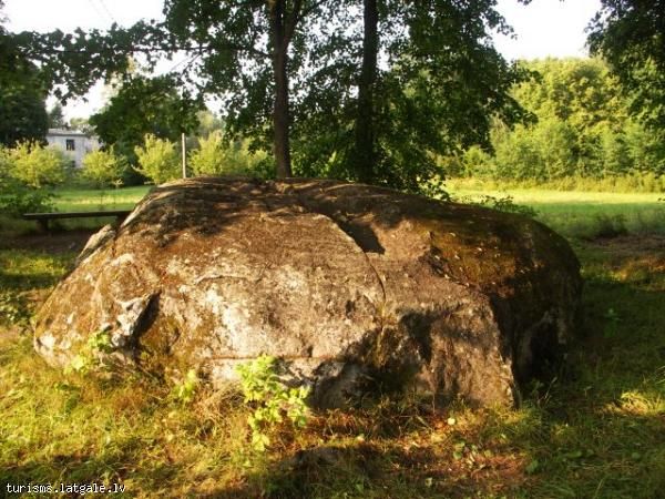 Jaunaglonas (Kameņecas) Lielais akmens