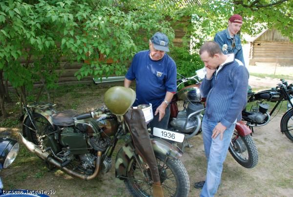 Retro motociklu un senlietu kolekcija `Cīrulīši`
