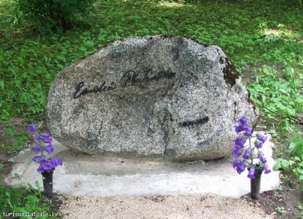 Emīlijas Plāteres piemiņas akmens