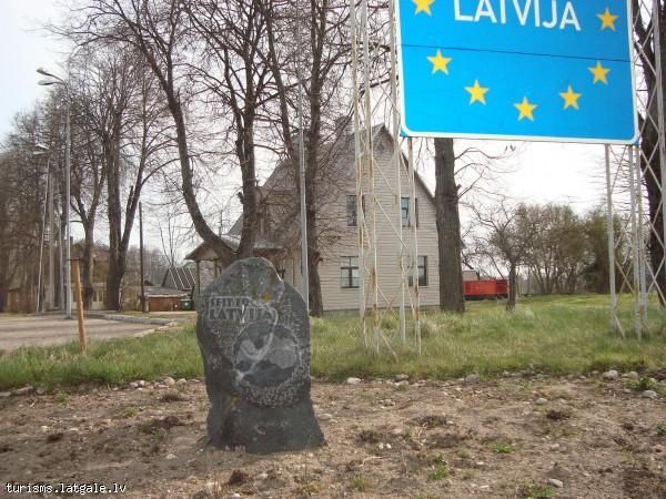 Piemiņas akmens `Šeit ir Latvija`