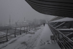 VIDEO: Sniegs paralizē aviosatiksmi ar Stambulu