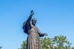 2. jūnijs vēsturē: Pāvests pirmo reizi apmeklē komunistisku valsti